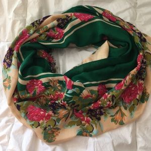 Garden printed scarf